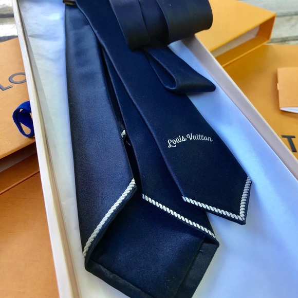 🎁LV JOURNEY🎁🆕💯AUTHN LOUIS VUITTON TRAVEL CAMBODIA BLUE PANTHER MOTIF TIE🔥 - Picture 13 of 16